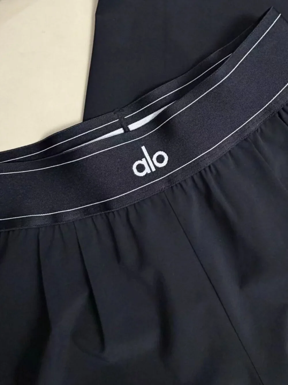 Brand new ALO Yoga Suit Trouser Black (Regular 30“inch) Cool/Clean Girl